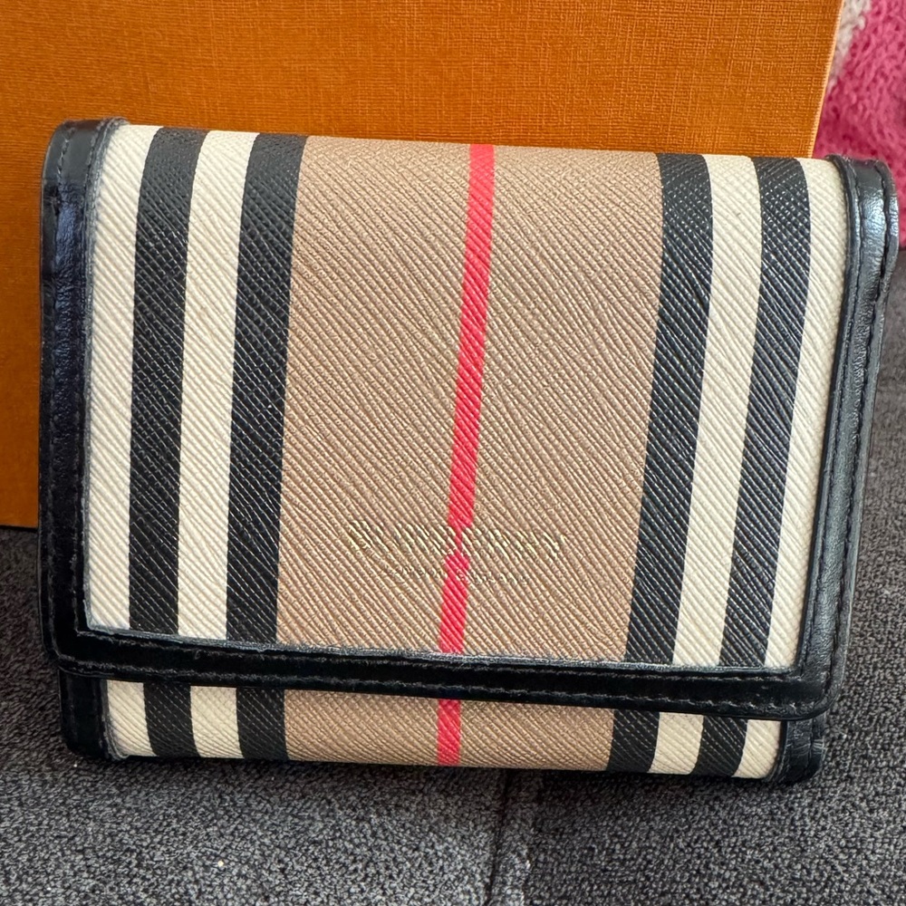 100% authentic Burberry wallet